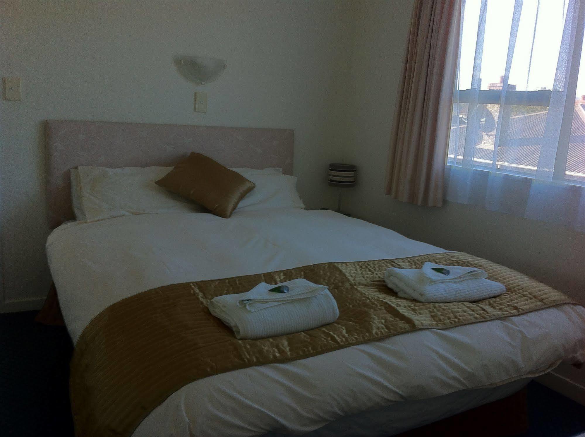 Hawks Inn Motel Upper Hutt Exterior foto